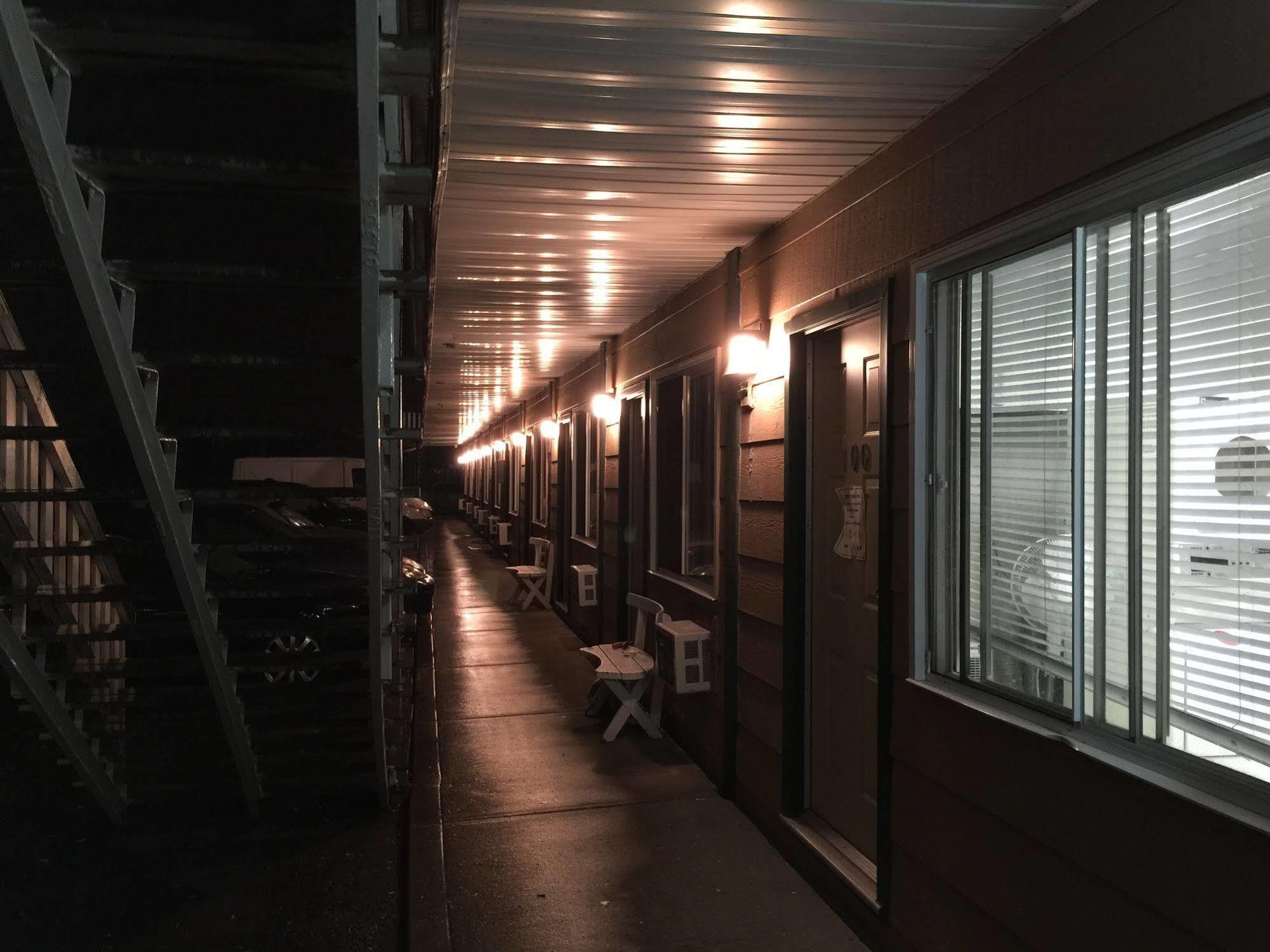 Chateau Motel Edmonton Exterior foto